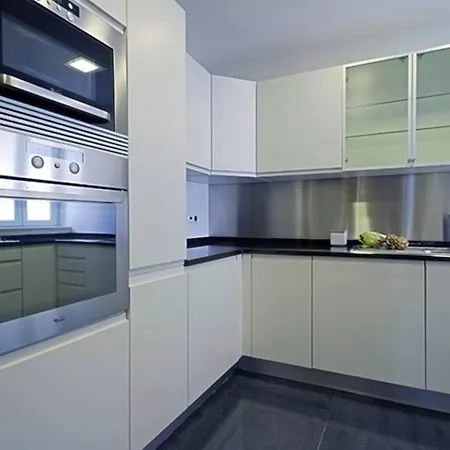 דירה Tower Of Belem Premium A, B & C ליסבון